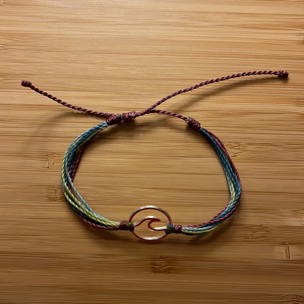 Wave pura vida bracelet. 🌊